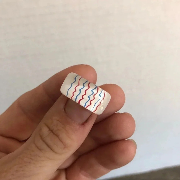 Vintage Lucite Ring - Picture 6 of 7